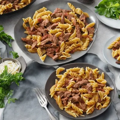 Pasta med oksekød i strimler