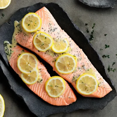 Dampet laks med citronsauce