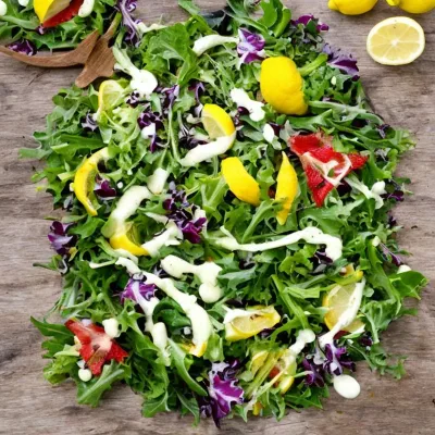 Håndplukket salat med citronfløde