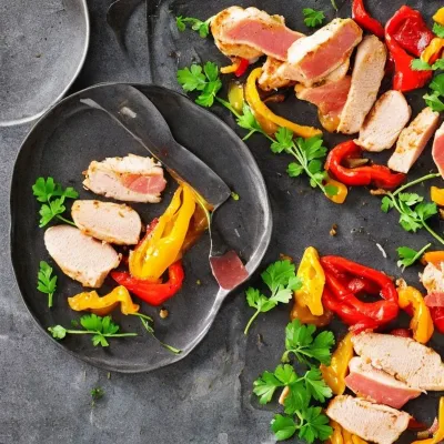 Kyllingefilet med skinke og peberfrugt