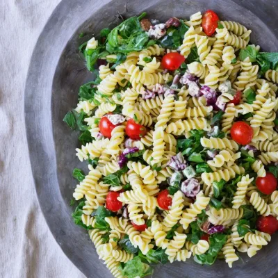 Pastasalat med ravigottedressing