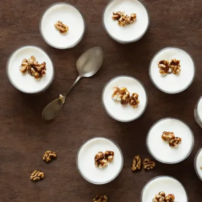 Hvid chokolademousse med kandiserede valnødder