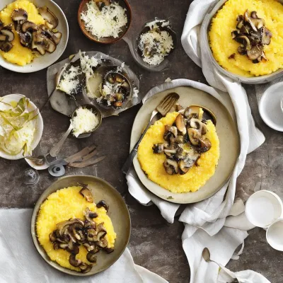 Parmesan-polenta med smaperagout