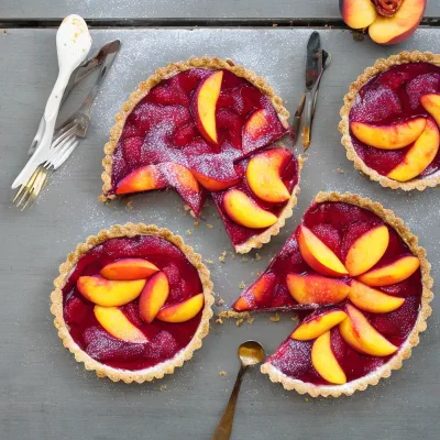 Peach melbatærte med is