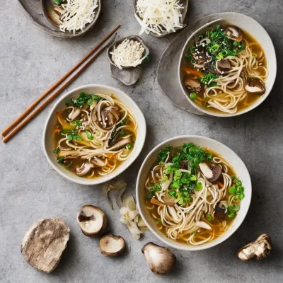 Nudelsuppe med shiitakesvampe og ingefær