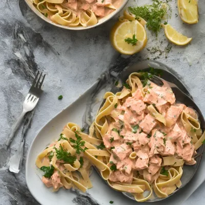Pasta med lakse-flødesauce