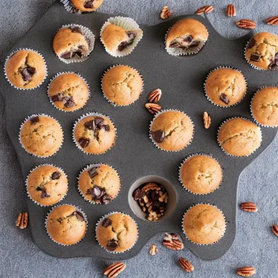 Muffins med pecannødder og chokolade