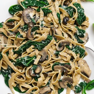 Svampepasta med frisk spinat