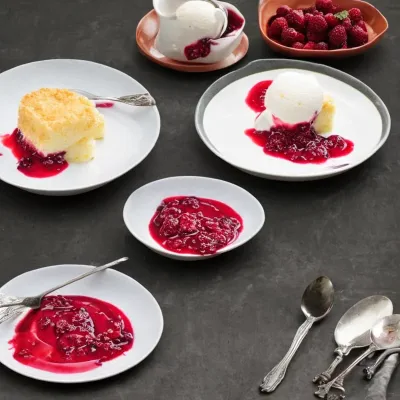 Kærnemælksdessert med bærsovs